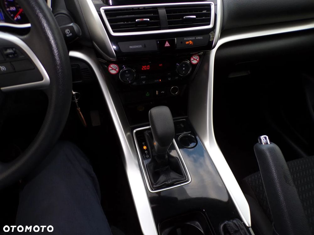 Mitsubishi Eclipse Cross 1.5 T-MIVEC CVT 2WD Connect - 13