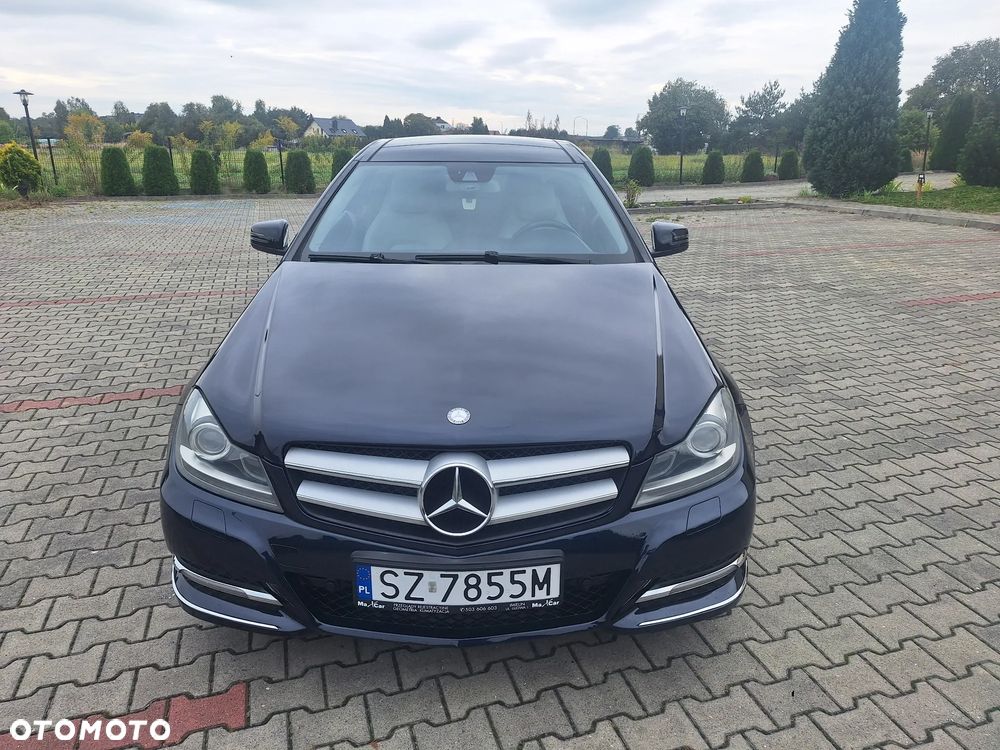 Mercedes-Benz Klasa C 180 Coupe BlueEFFICIENCY 7G-TRONIC - 2