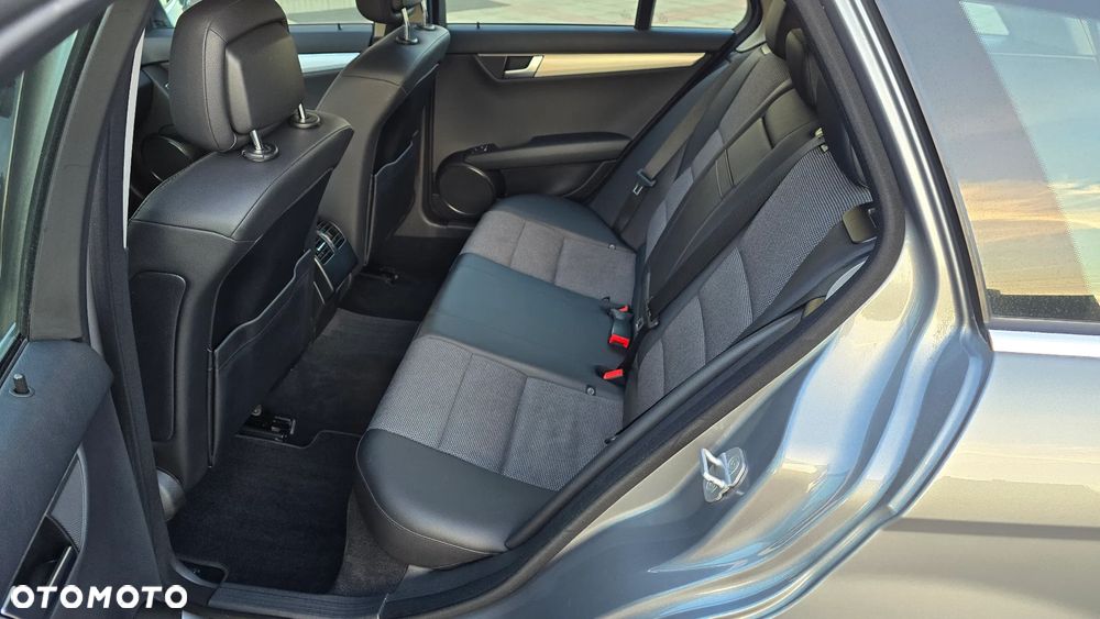 Mercedes-Benz Klasa C 180 BlueEFFICIENCY Avantgarde - 24