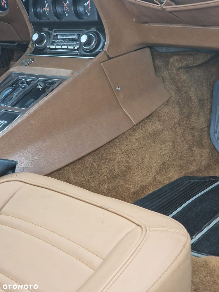 Chevrolet Corvette - 11