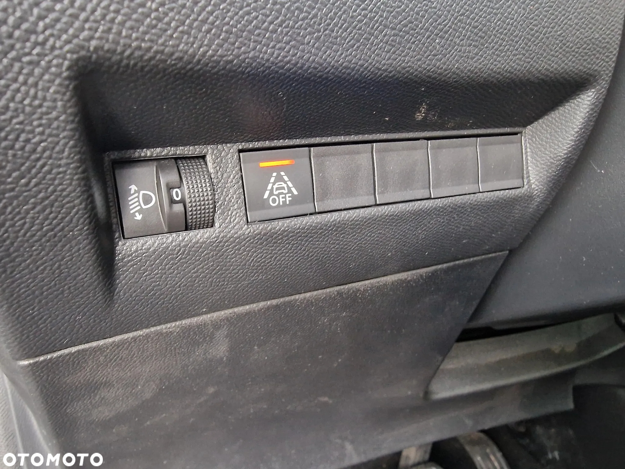 Peugeot 208 PureTech 100 EAT8 Active - 23