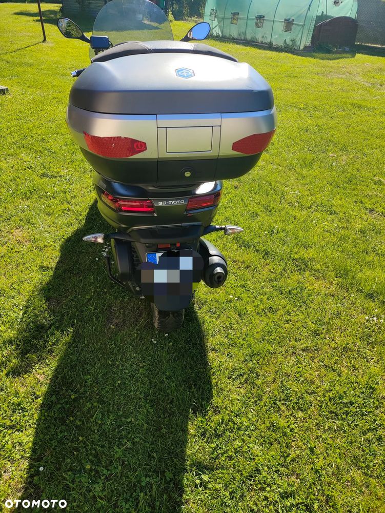 Piaggio MP-3 - 4