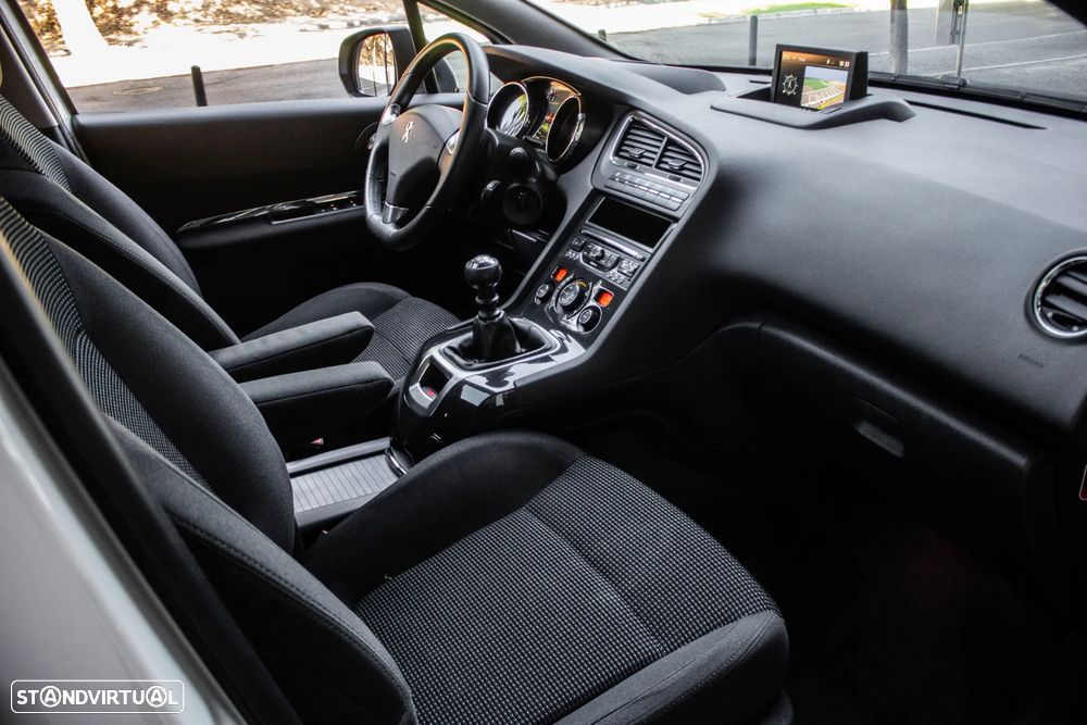 Peugeot 5008 HDI 115 Allure - 22
