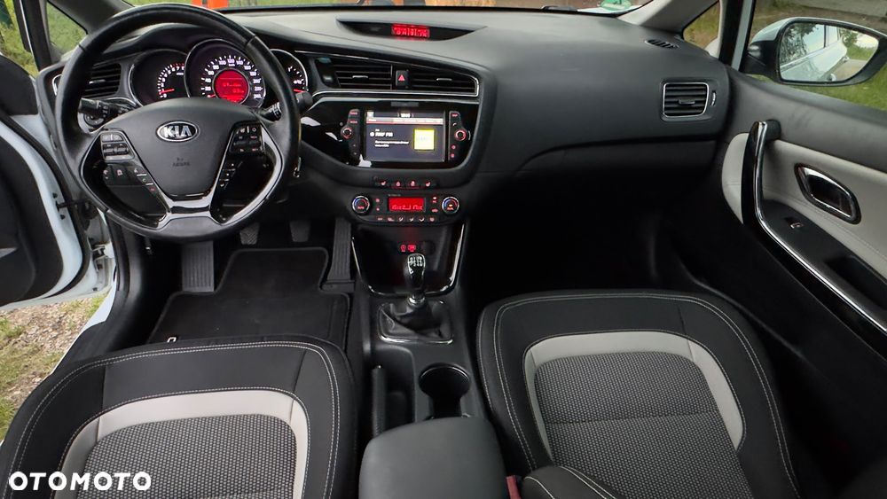 Kia Ceed - 9