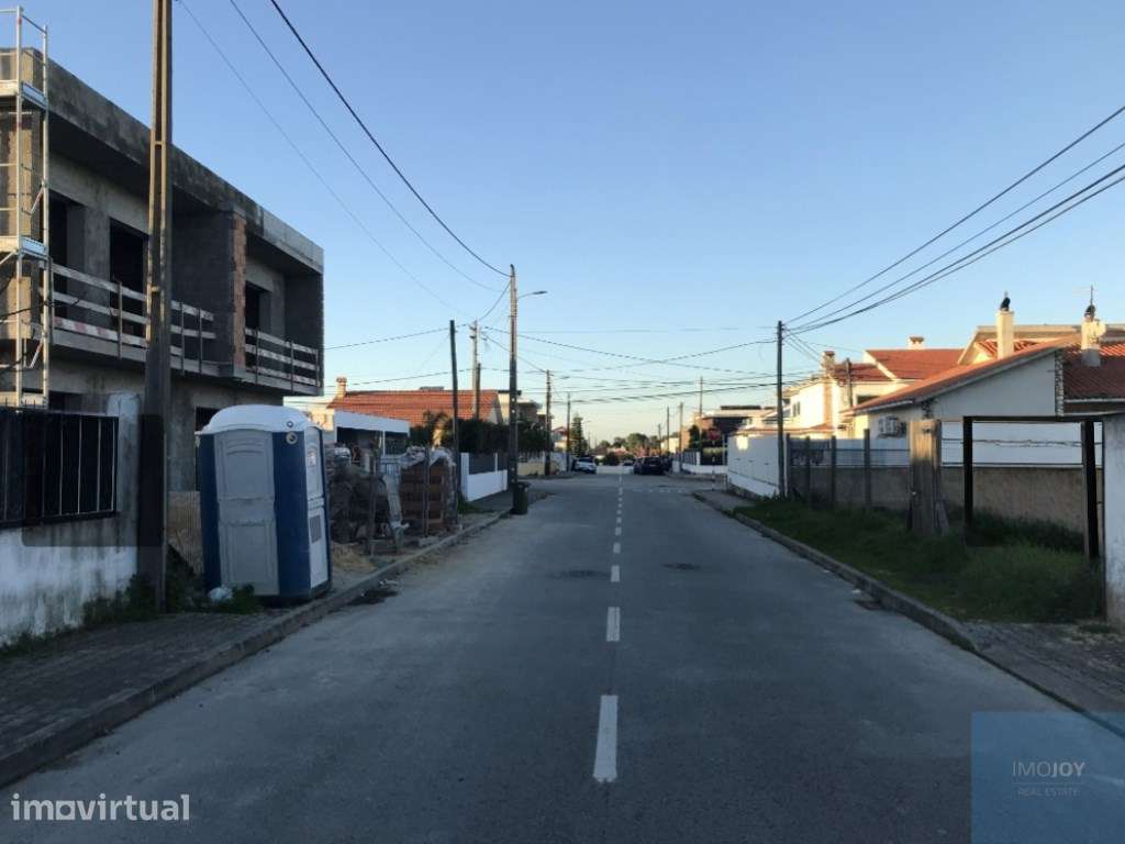 Moradia T4 em Construção com Piscina e Jardim em Fernão Ferro - Grande imagem: 5/9