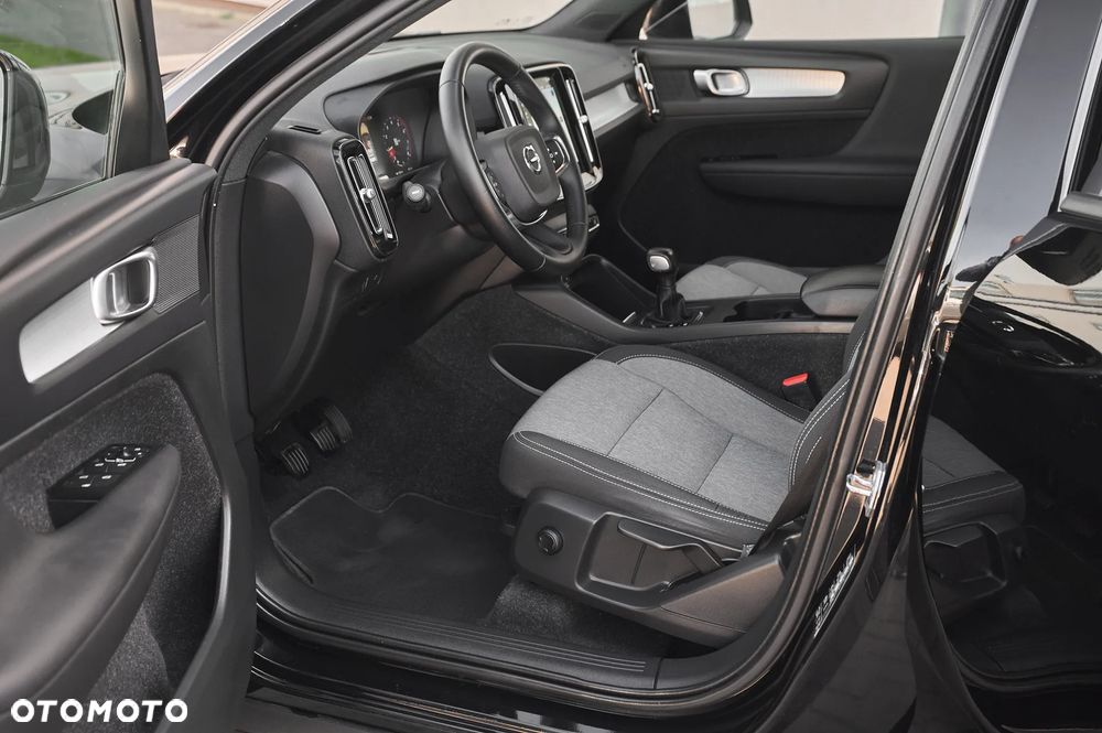 Volvo XC 40 T3 Momentum Pro - 29