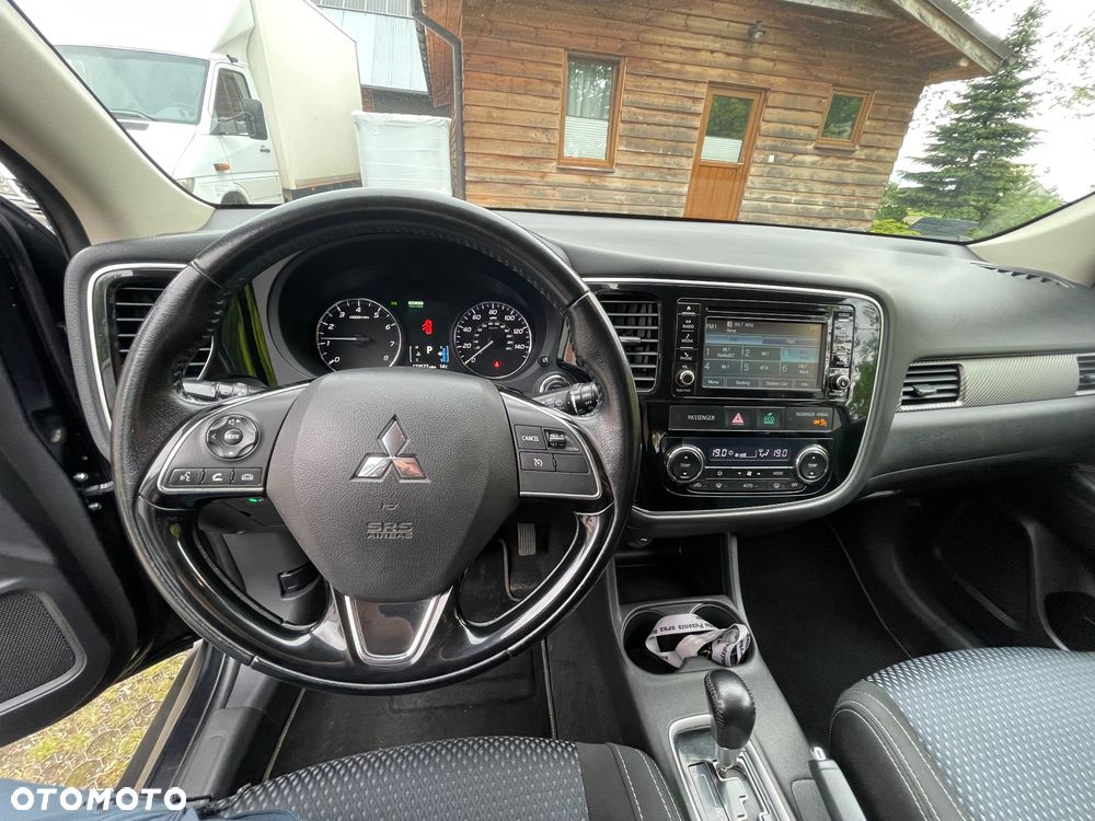Mitsubishi Outlander - 11