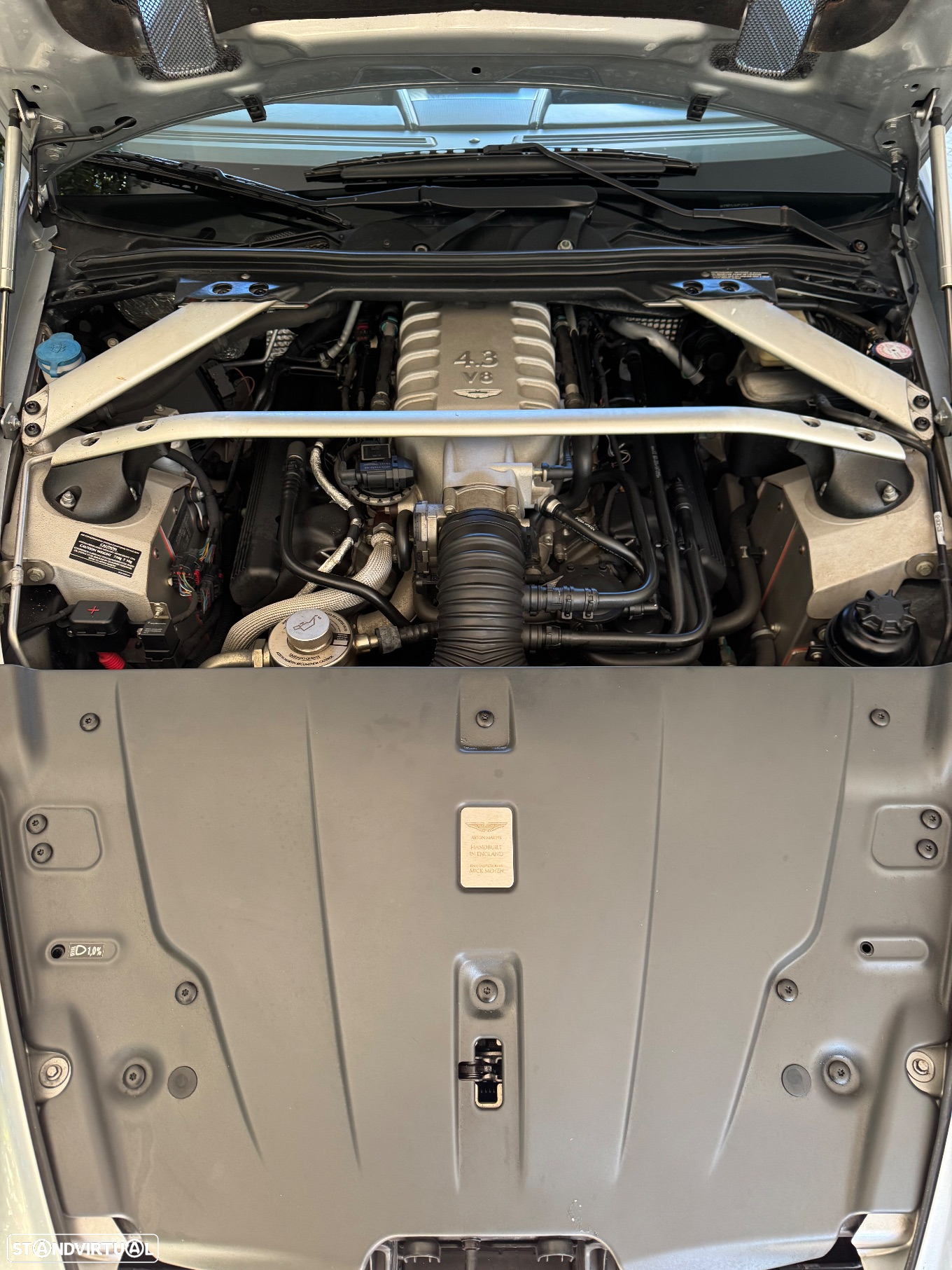 Aston Martin Vantage Roadster - 21