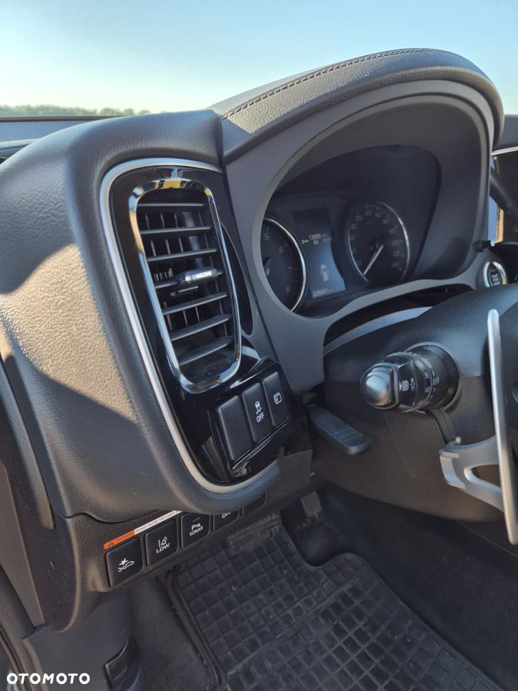 Mitsubishi Outlander 2.0 Intense + 4WD CVT - 19
