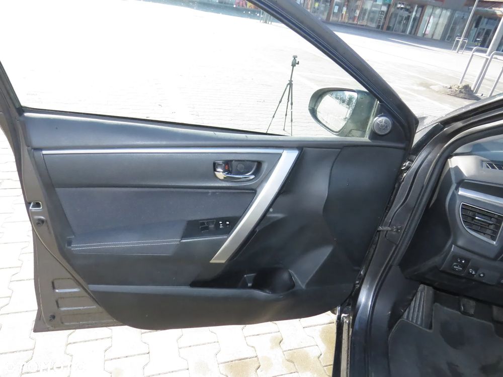Toyota Corolla 1.6 Premium + - 15