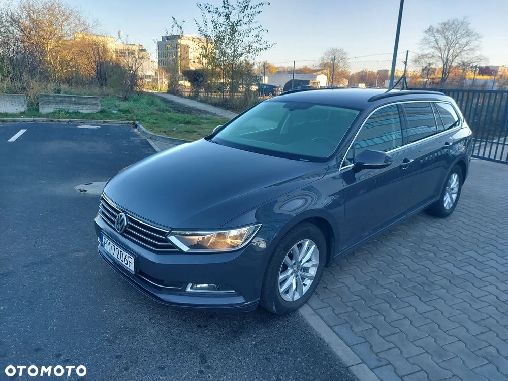 Volkswagen Passat - 1