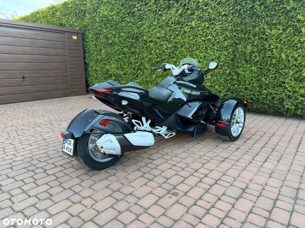 Can-Am Spyder - 4
