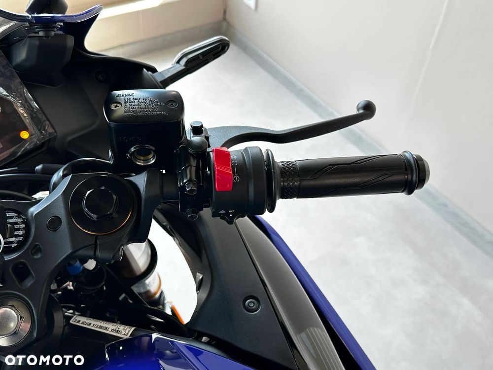Yamaha R3 - 11
