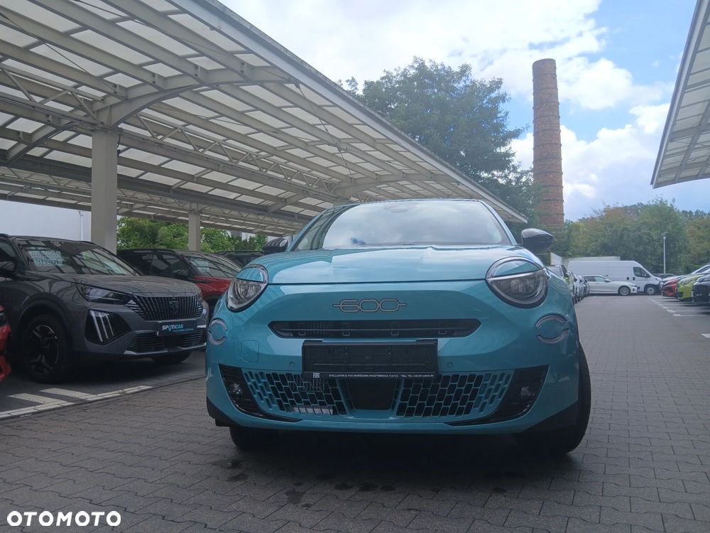 Fiat 600 1.2 Turbo Icon eDCT - 2
