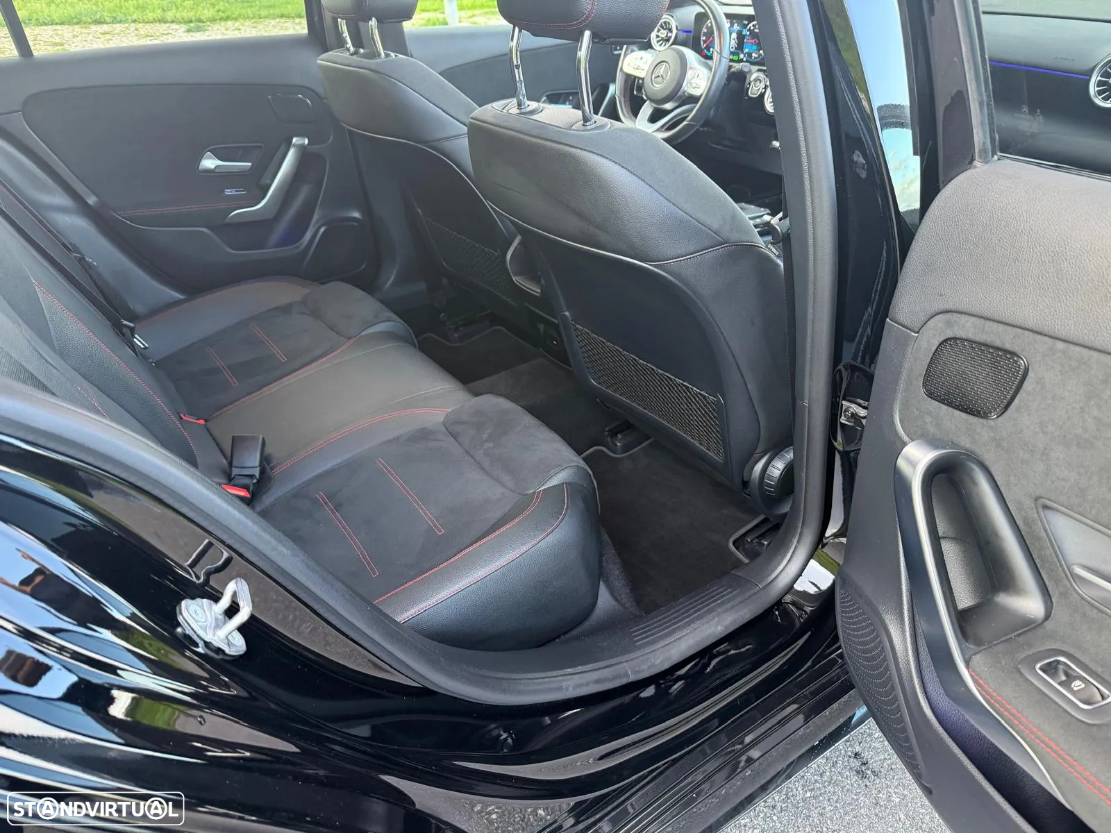 Mercedes-Benz A 250 Limousine e AMG Line - 29