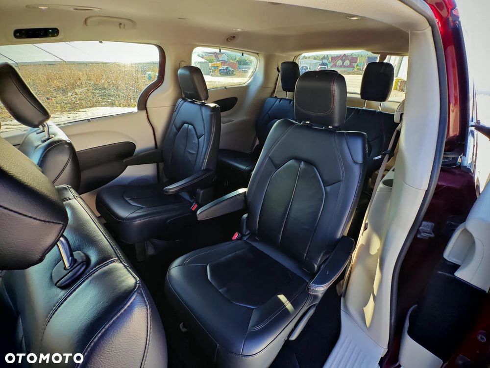 Chrysler Pacifica - 14