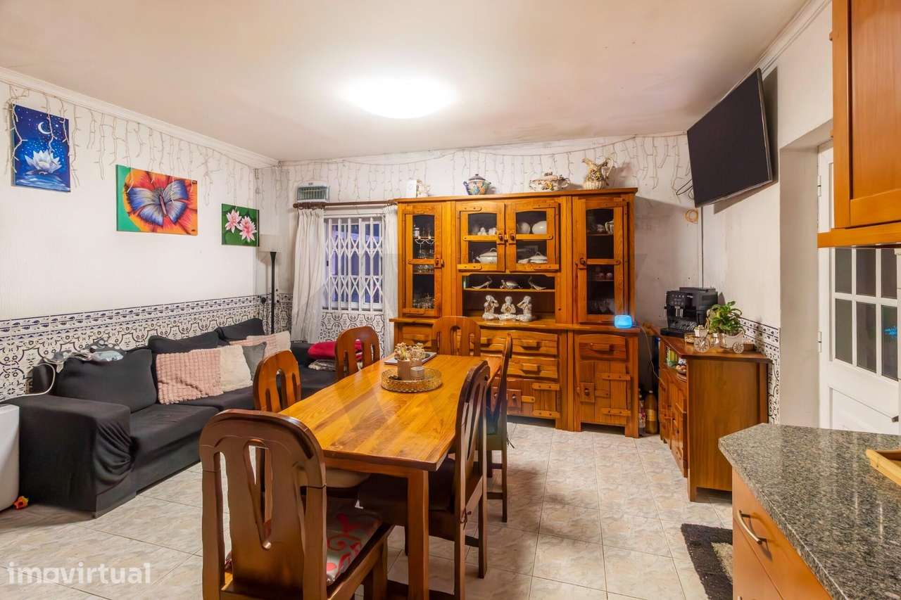 MORADIA T4 DE 4 FRENTES EXCLUSIVO COM LOTE DE 600M² E ESPAÇO COMERCIAL - Grande imagem: 3/22