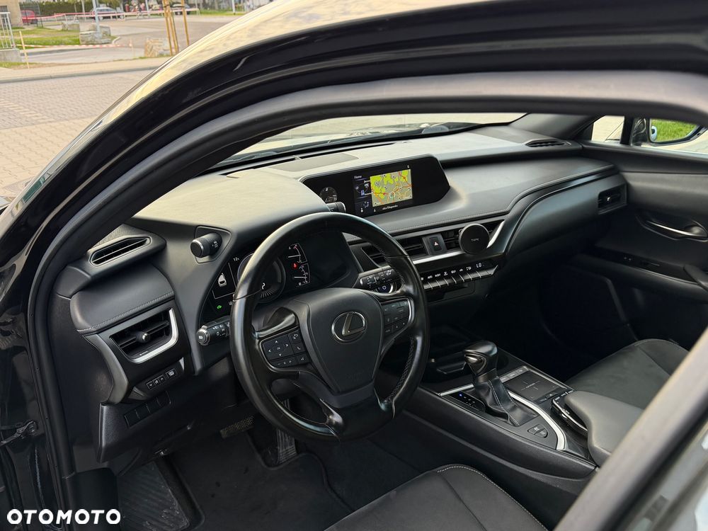 Lexus UX 250h Business Edition - 26