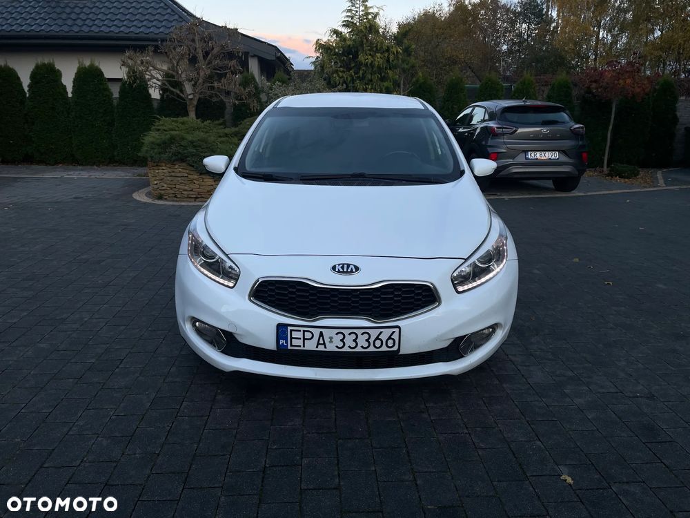 Kia Ceed - 11