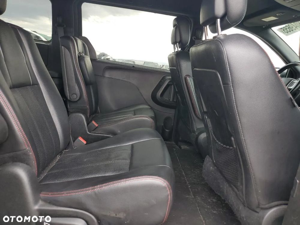 Dodge Grand Caravan - 10