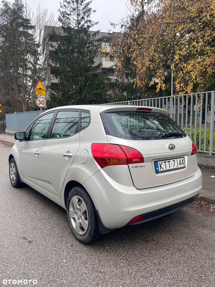Kia Venga 1.6 L - 13