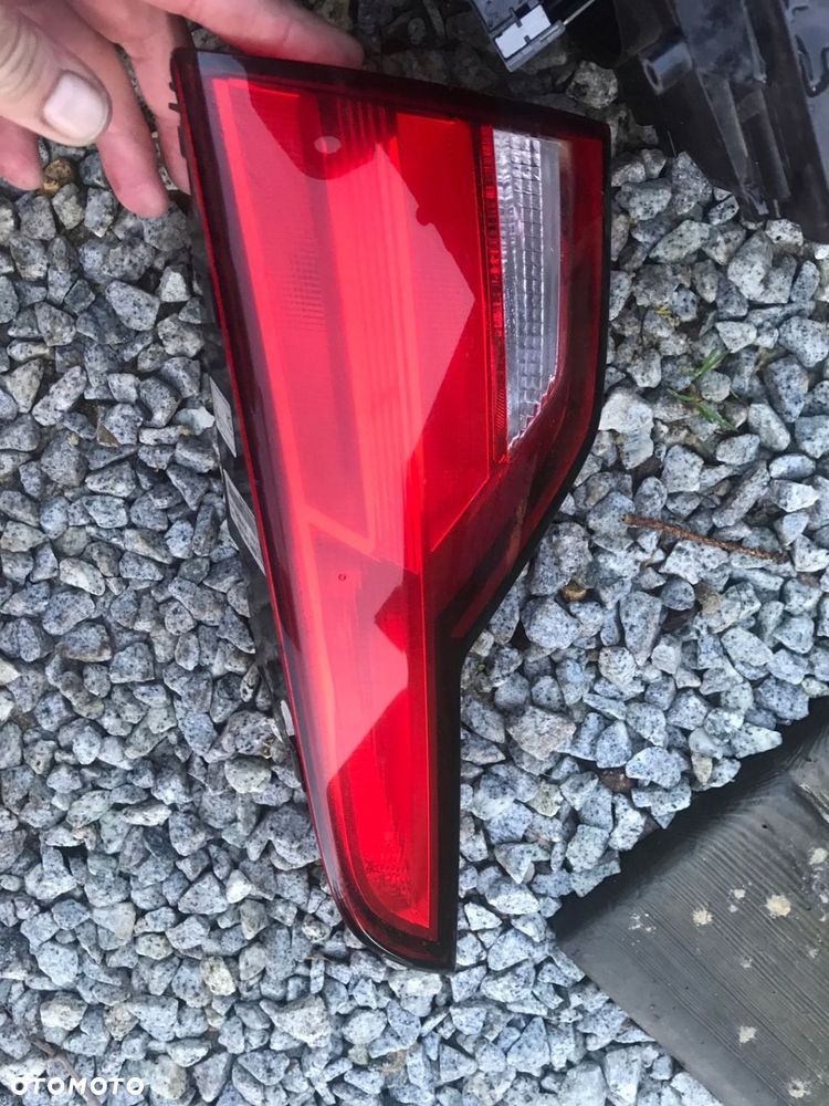 AUDI A4 B9 KOMBI LAMPA PRAWA TYŁ W KLAPĘ 8W9945076 - 1