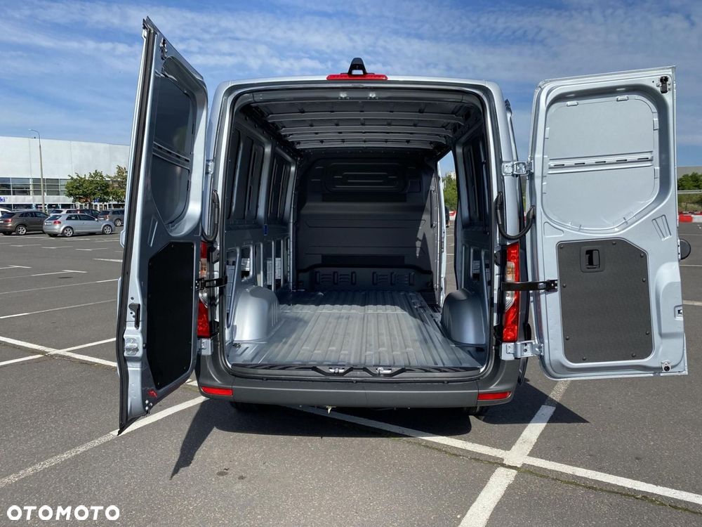 Mercedes-Benz Sprinter - 21