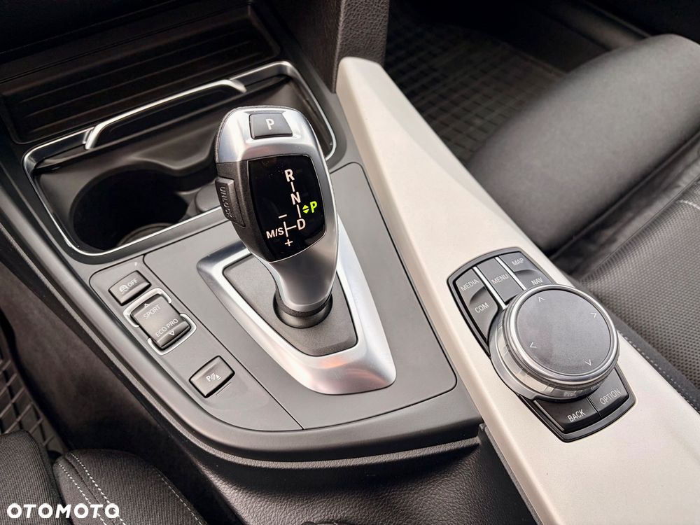 BMW Seria 3 320d Touring xDrive Advantage - 12