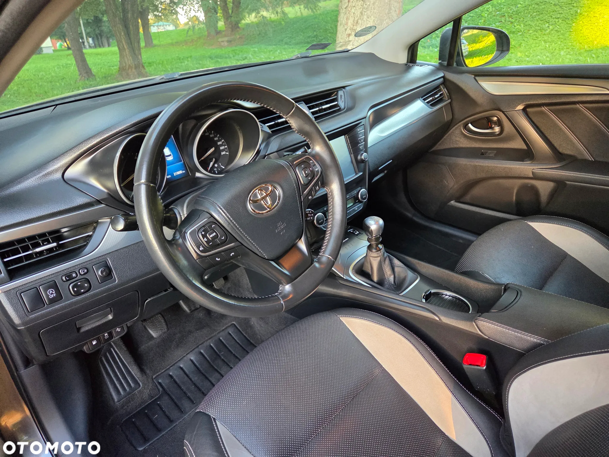 Toyota Avensis 2.0 D-4D Premium - 9