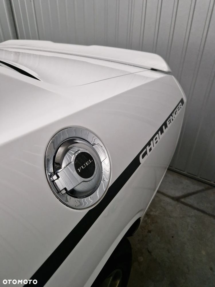 Dodge Challenger - 10