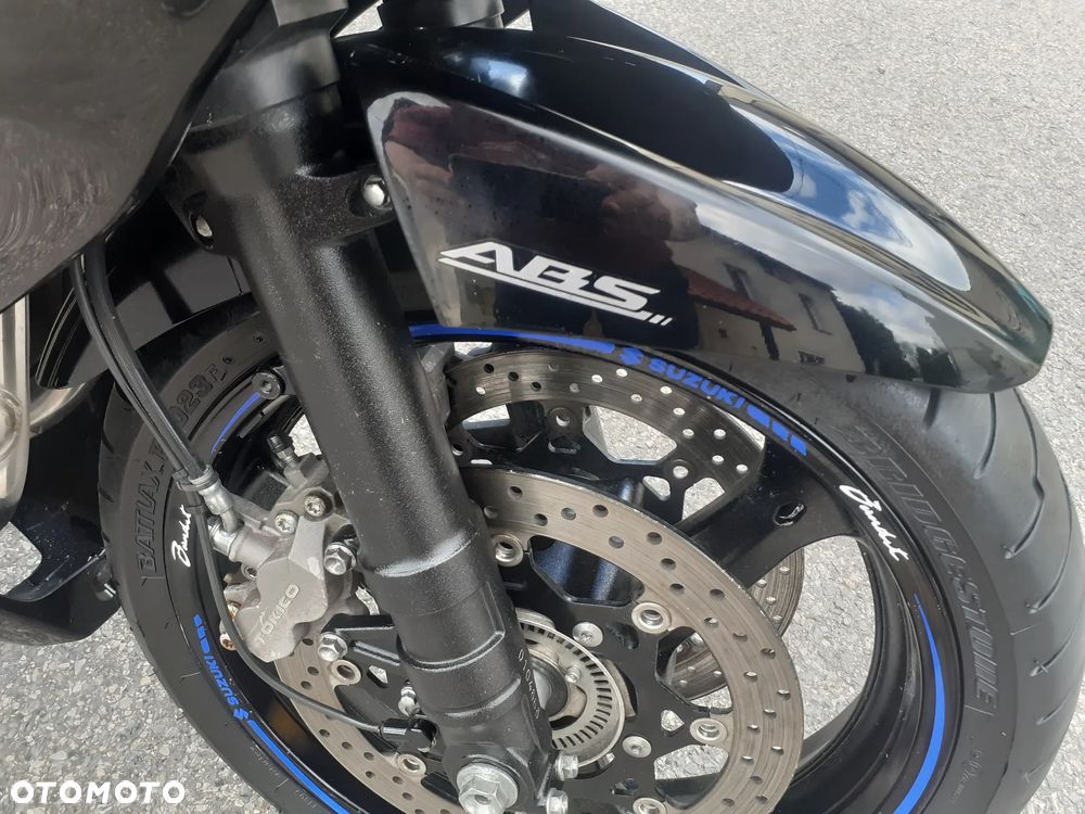 Suzuki GSX - 11