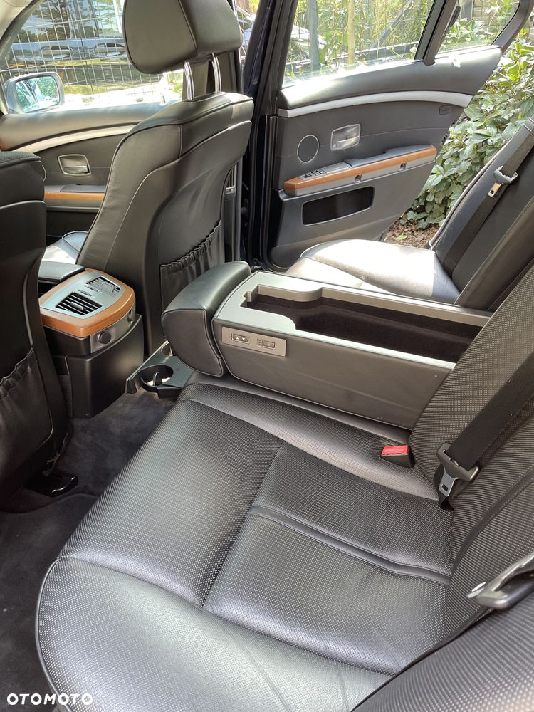 BMW Seria 7 745i - 13