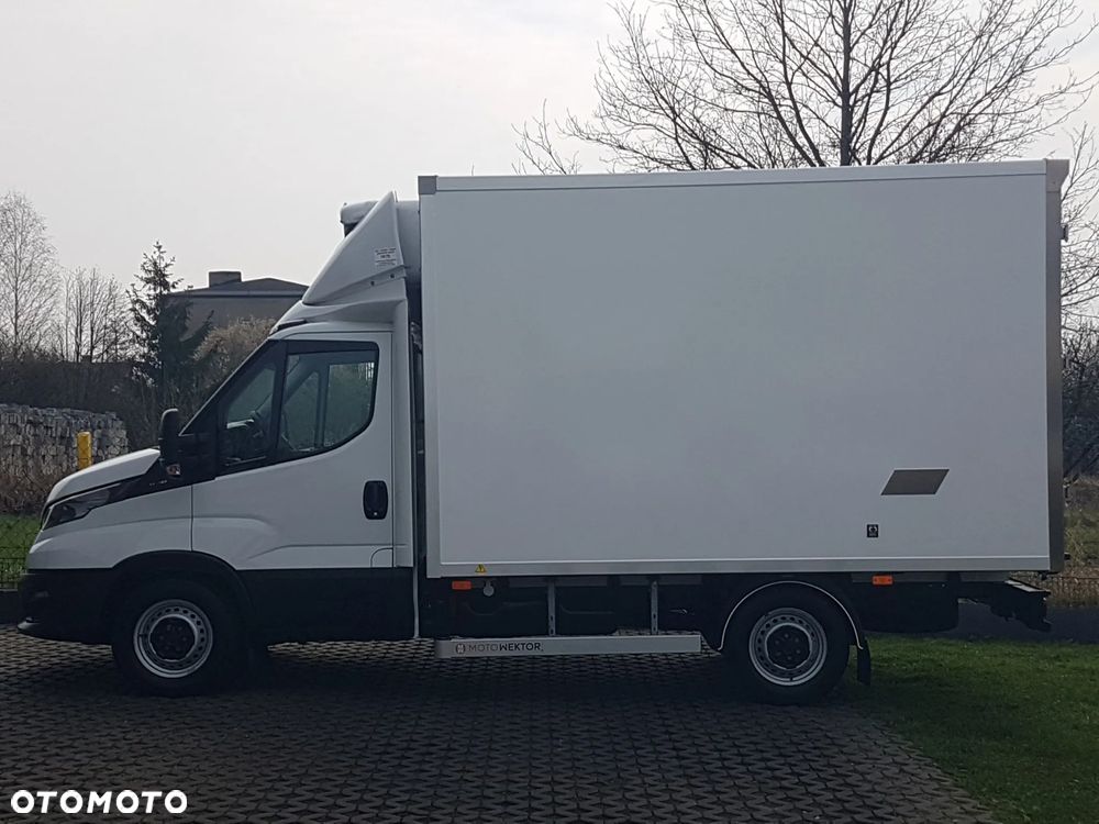 Iveco DAILY 35S16 CHŁODNIA 6EP MROŹNIA IZOTERMA GRZANIE AGREGAT CARRIER XARIOS 5 ZASILANIE Z SILNIKA + ELEKTRYCZNE - 12