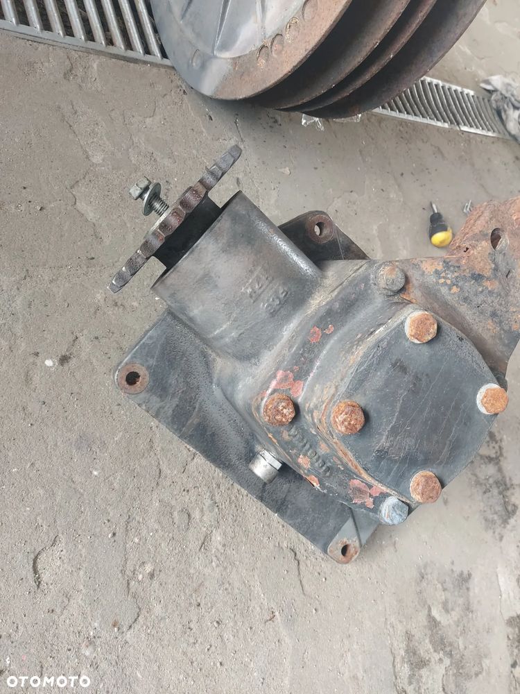 Przekładnia kątowa zbiornika wyładowczego 322880000 prasa Lely Welger RP545
