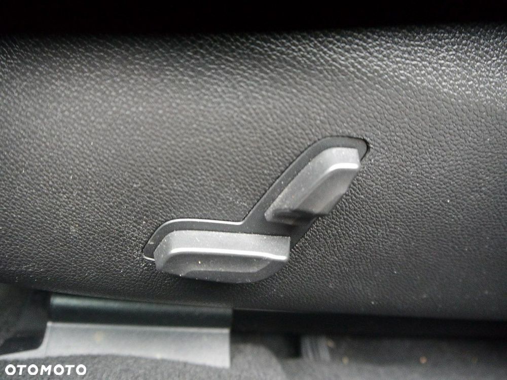 Mercedes-Benz Klasa E 220 BlueTEC 4Matic 7G-TRONIC Avantgarde - 29