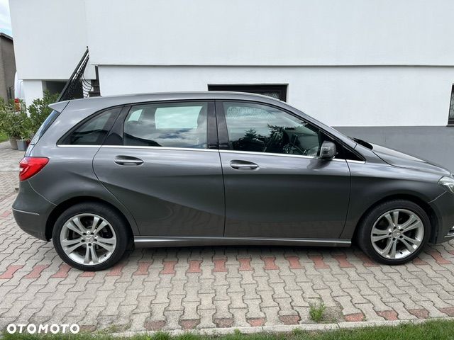 Mercedes-Benz Klasa B 180 7G-DCT Style - 17