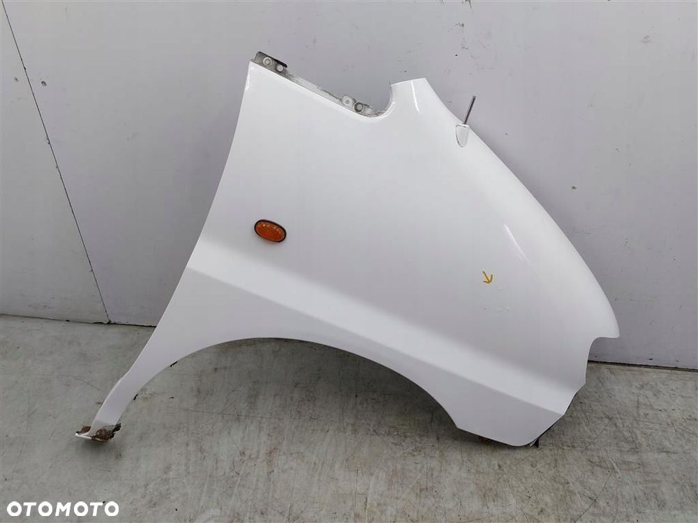 Błotnik przedni prawy Hyundai H200  1997-2000R BIAŁY - 1