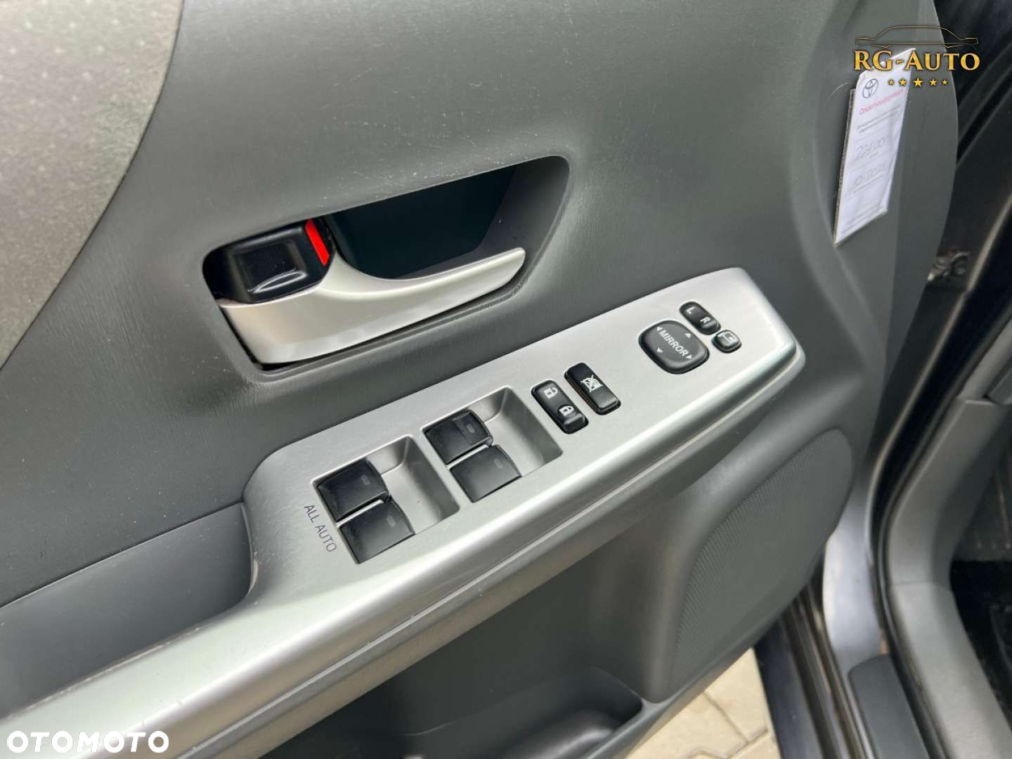 Toyota Prius+ - 34