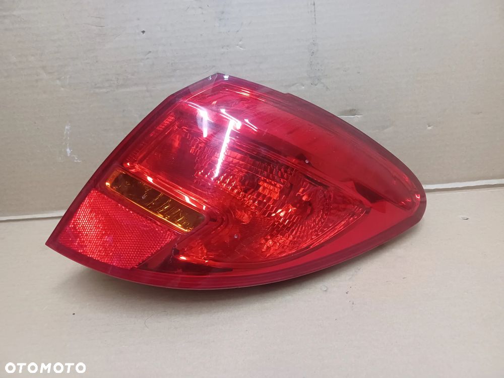 LAMPA TYLNA PRAWA OPEL MERIVA B - 8