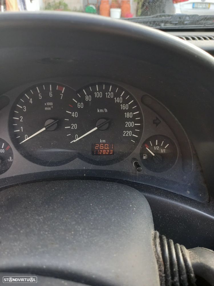 Opel Corsa 1.2 16V Confort - 4