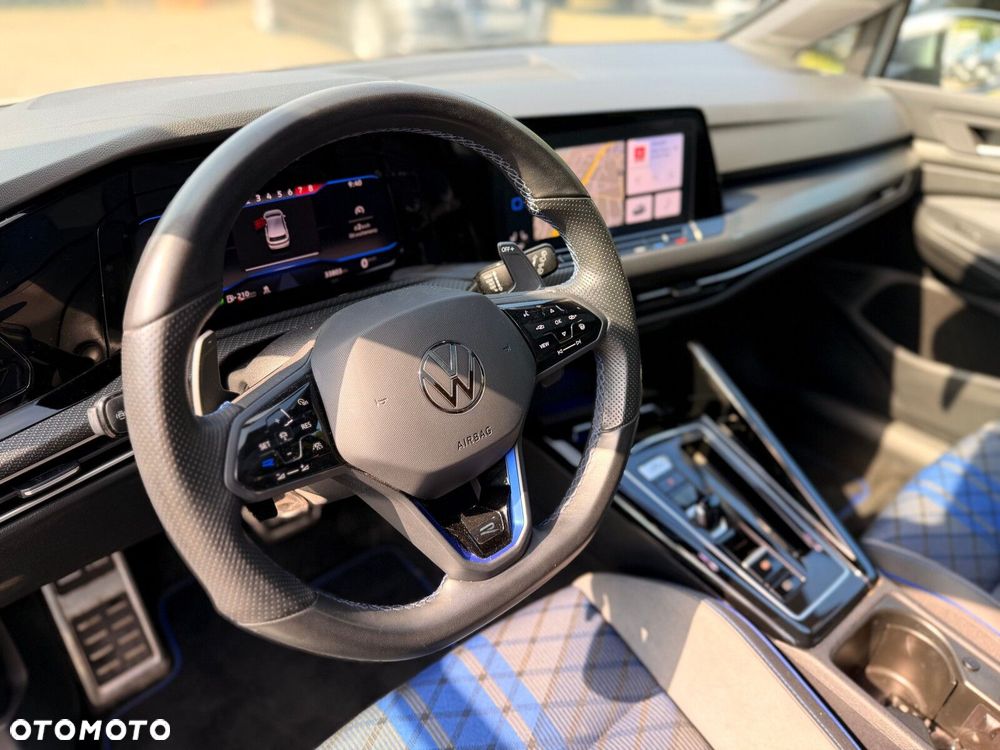 Volkswagen Golf - 11