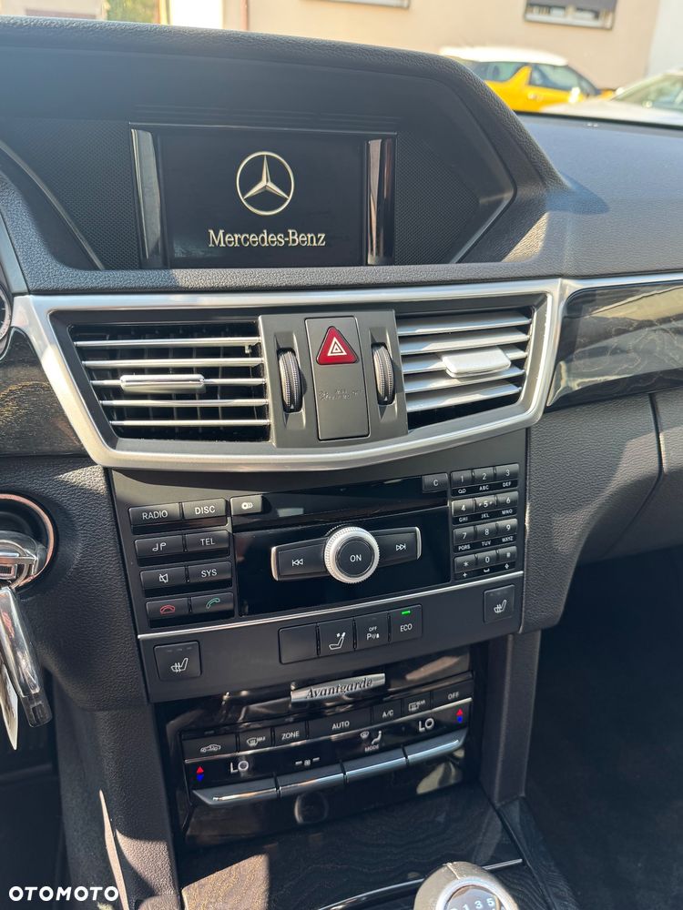 Mercedes-Benz Klasa E 200 CGI BlueEffICIENCY Avantgarde - 12