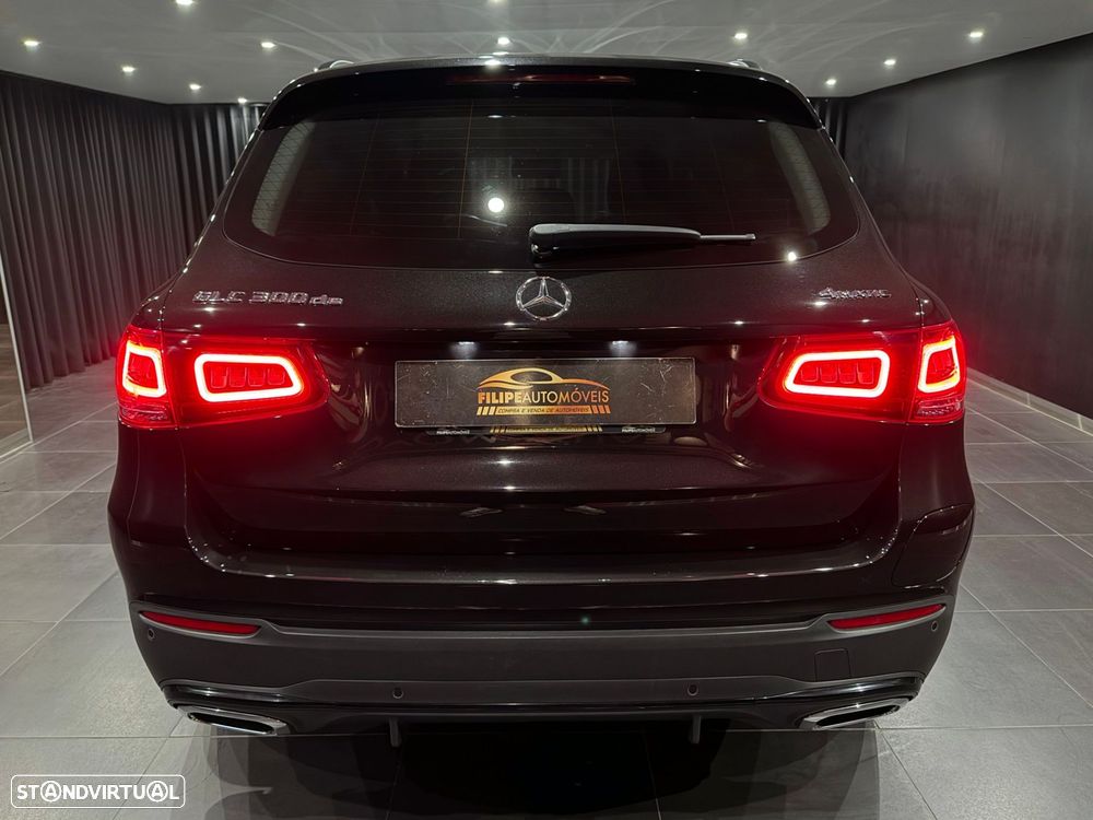 Mercedes-Benz GLC 300 de 4Matic 9G-TRONIC AMG Line — fotografia 7
