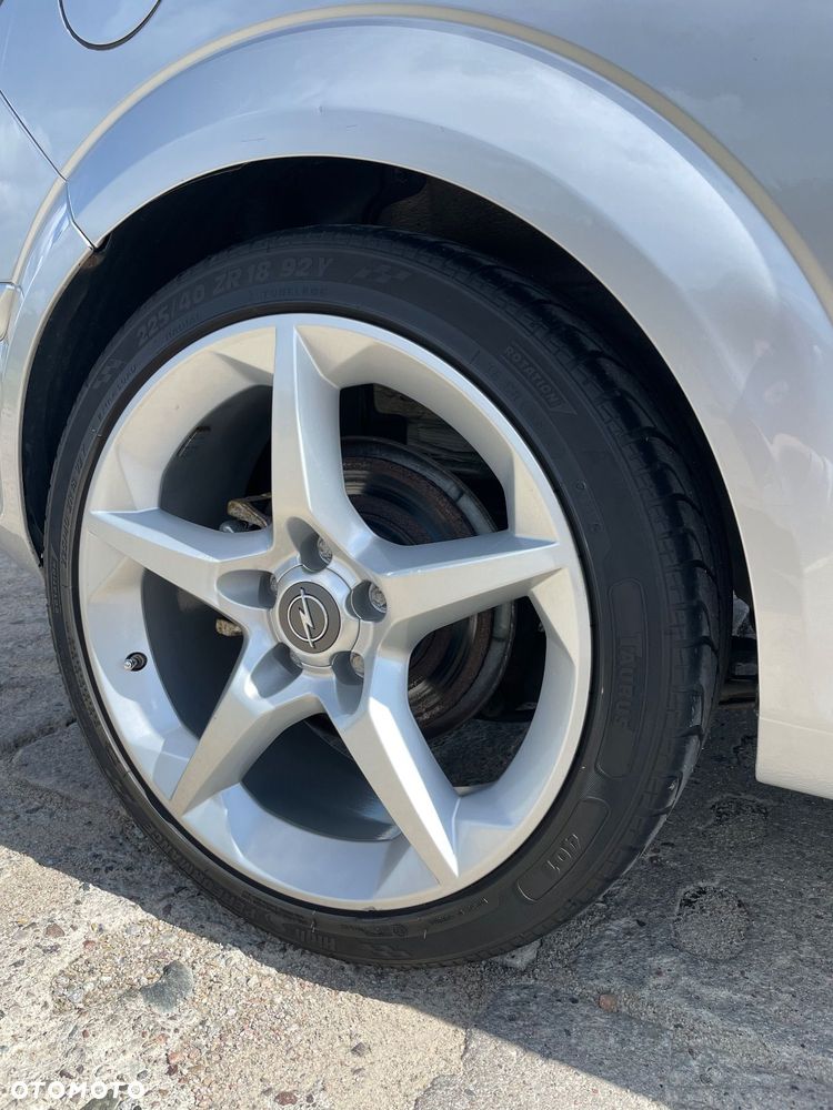 Opel Astra III GTC 1.9 CDTI Cosmo - 2