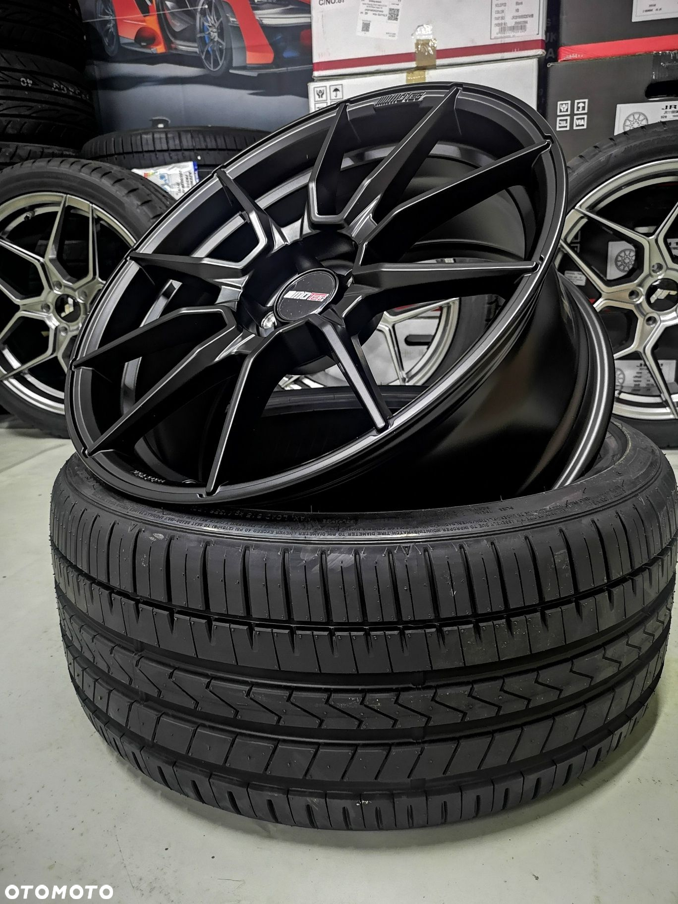 Felgi Motec ULTRALIGHT MCR2 18" 18x8" ET45 5x112 VW GOLF MK8 - 4