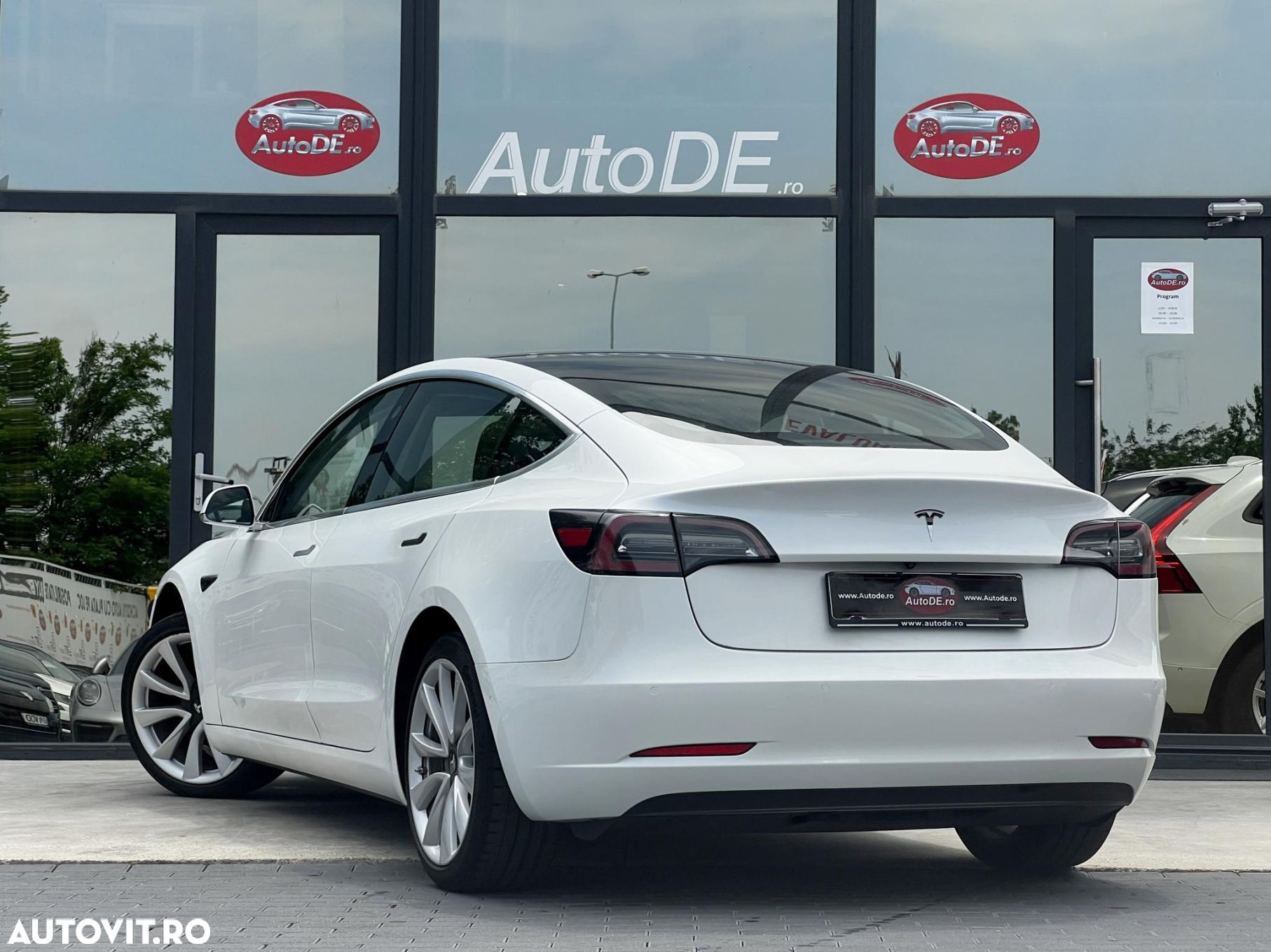 Tesla Model 3 Standard Reichweite Plus Hinterradantrieb - 3