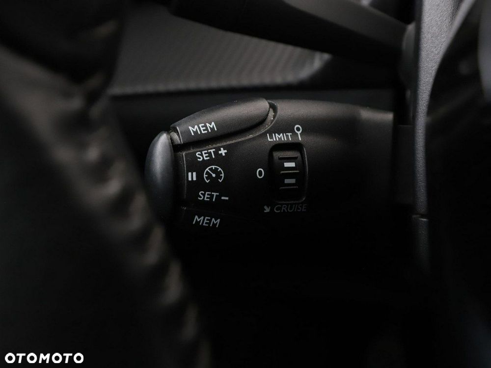 Peugeot 208 PureTech 100 Style - 32