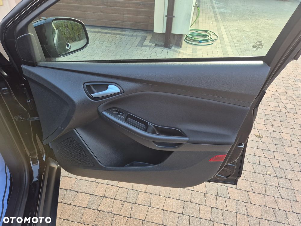 Ford Focus 1.6 Ambiente - 33