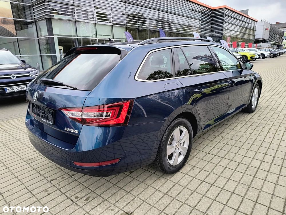 Skoda Superb 2.0 TDI Ambition DSG - 8