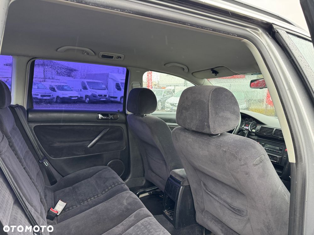 Volkswagen Passat 1.9 TDI Highline - 21